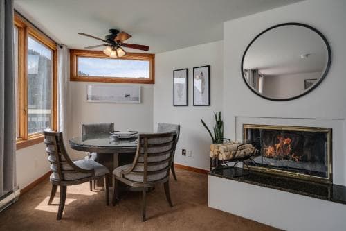 Lakeside, spacious, modern 2BR - sleeps up to 8 condo