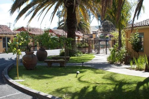 Vineyard Inn Hotel