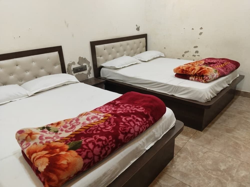 Hotel Ishwar Palace