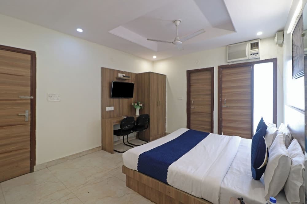 Hotel Mint Residency