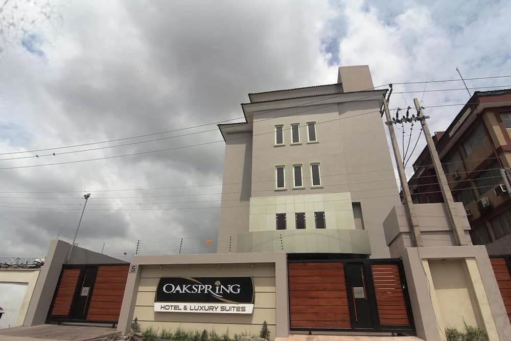 Oakspring Hotel and Luxury Suites