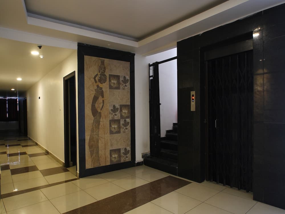 OYO 11938 Mitra Residency
