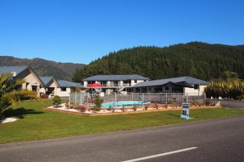 Linkwater Motel and Backpackers