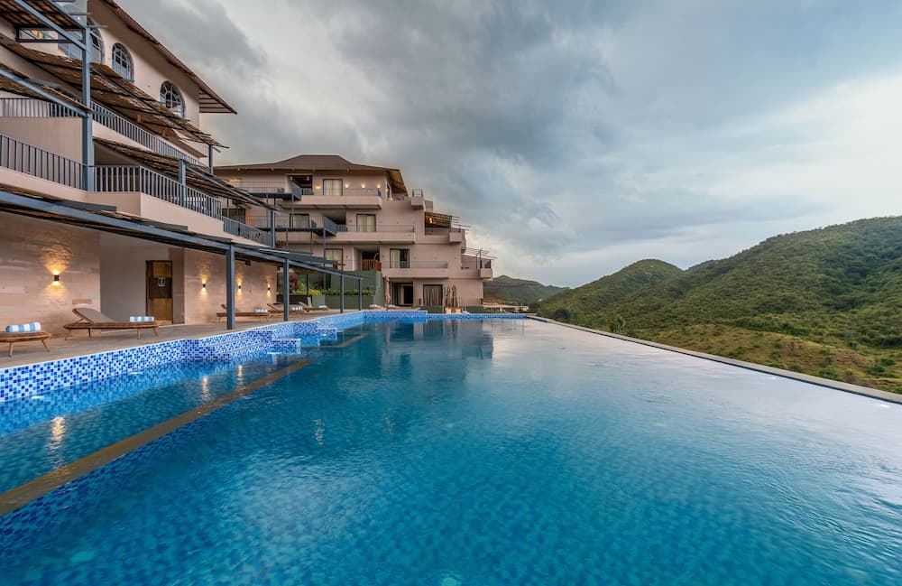 Nanda Hill Resort