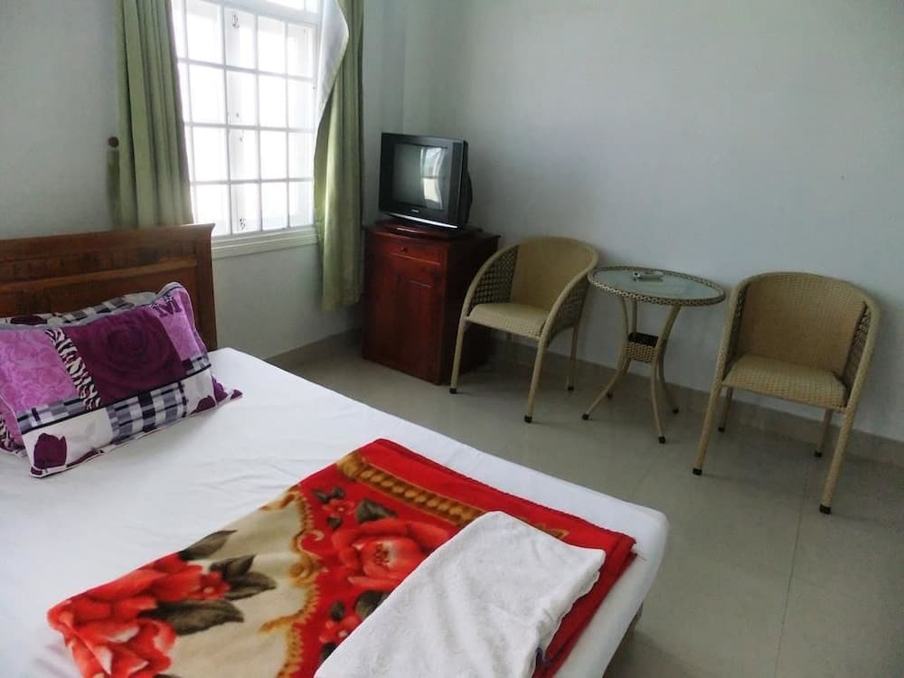 Eena Hotel