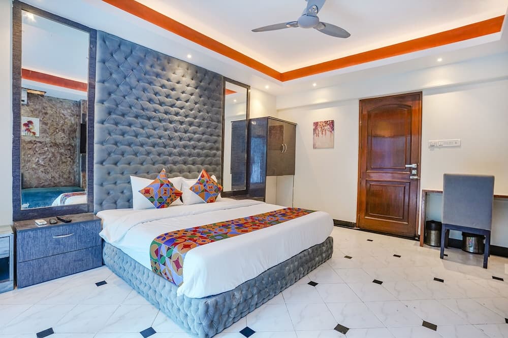 Fabhotel Twigo Inn