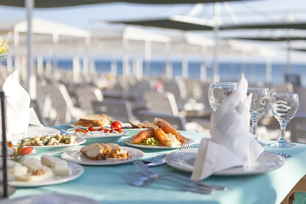 Febeach Hotel Side