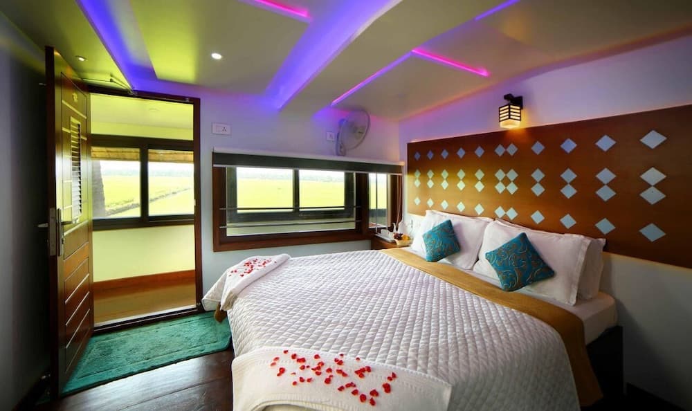 Premium Houseboat