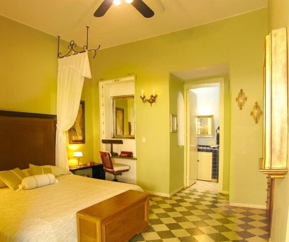 Trocadero Suites