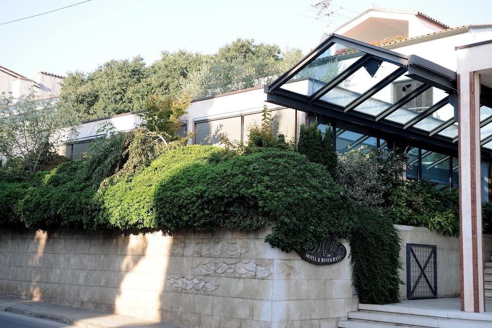 Hotel & Restaurant Milan