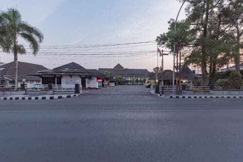 Crown Hotel Tasikmalaya