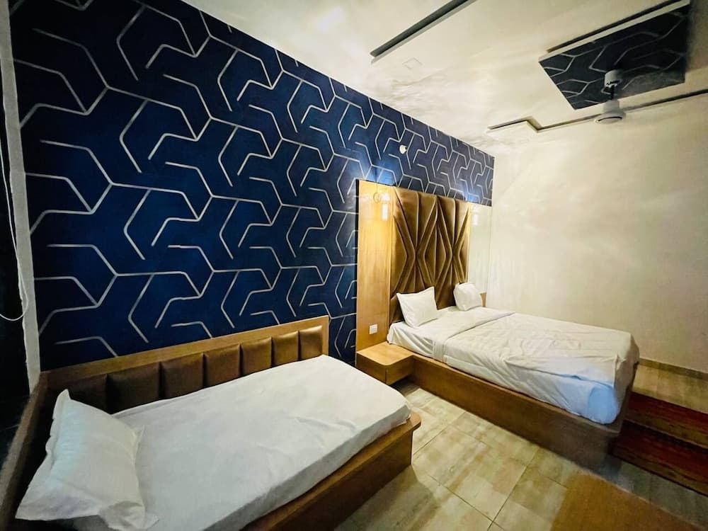 Hotel B P Emerald
