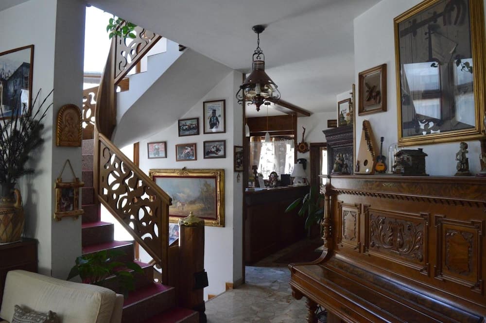 Hotel Ambassador Chalet