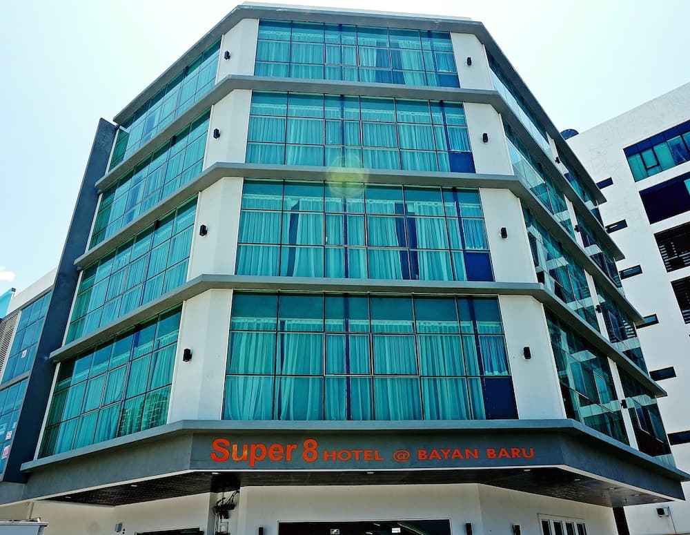 Super 8 bayan baru