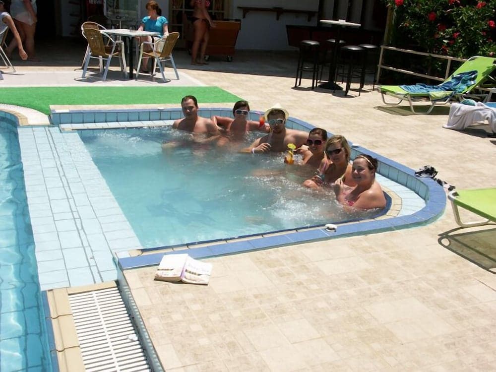 Nikos Hotel