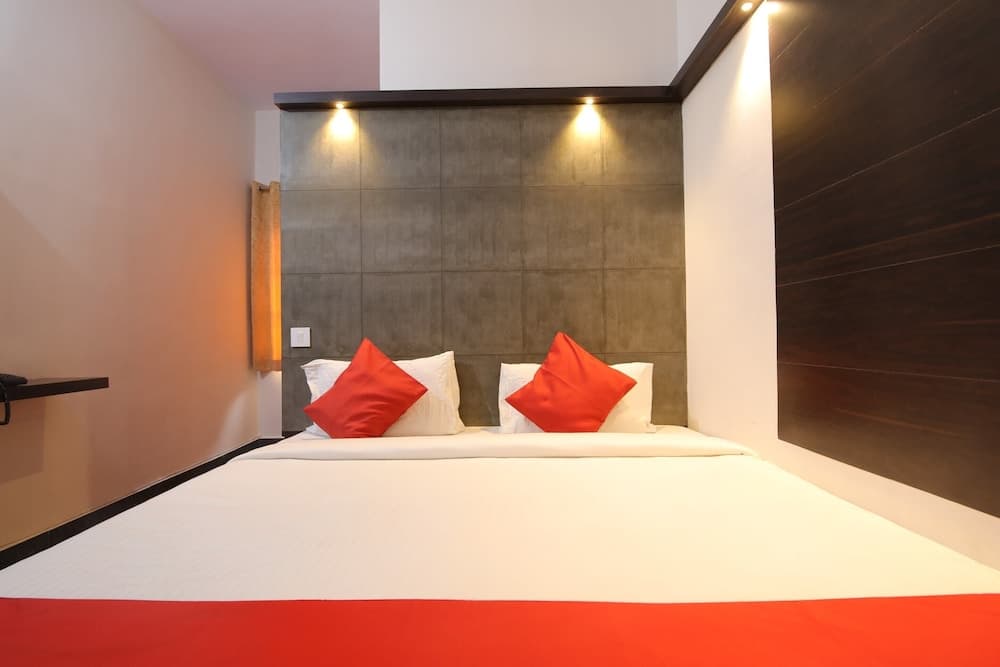 Oyo 28093 Royal Sand