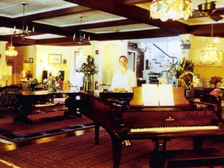 Harbor House Inn