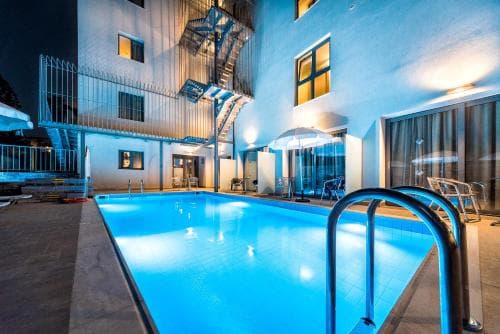 Pollis Hotel