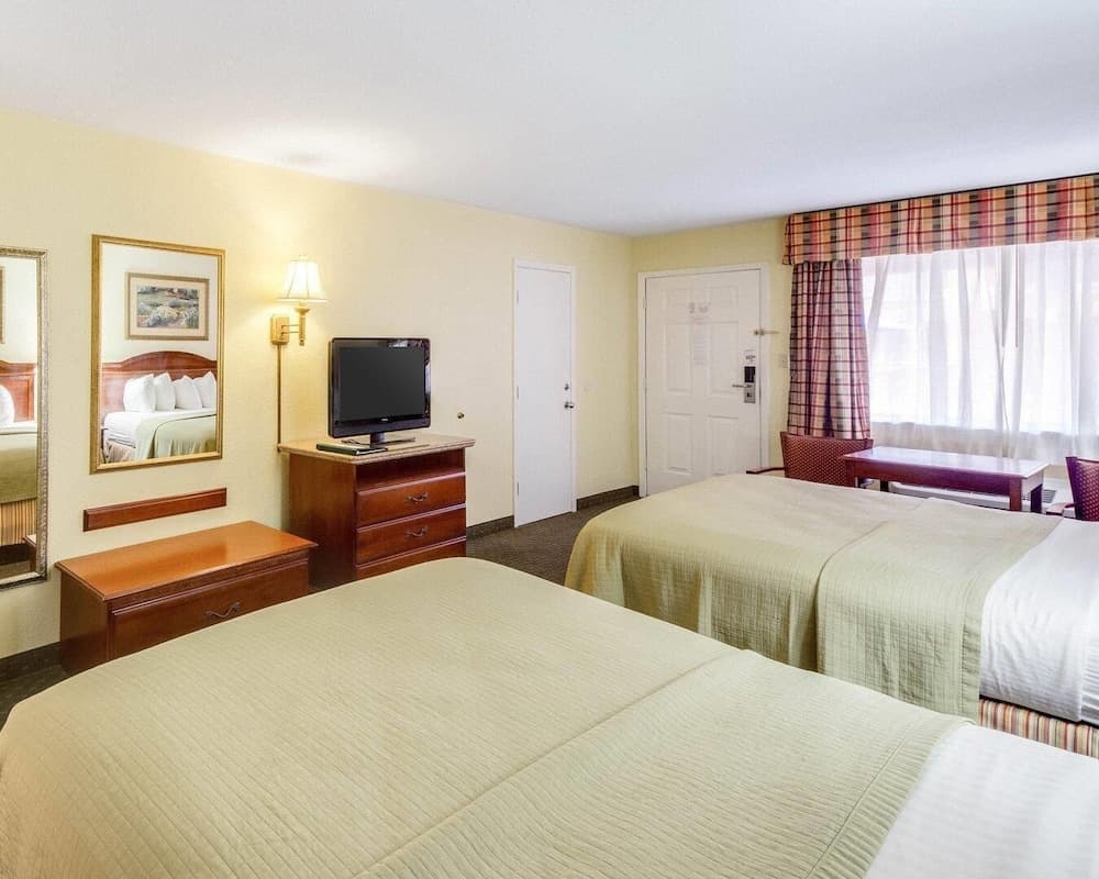 Econo Lodge Inn & Suites Eagle Pass