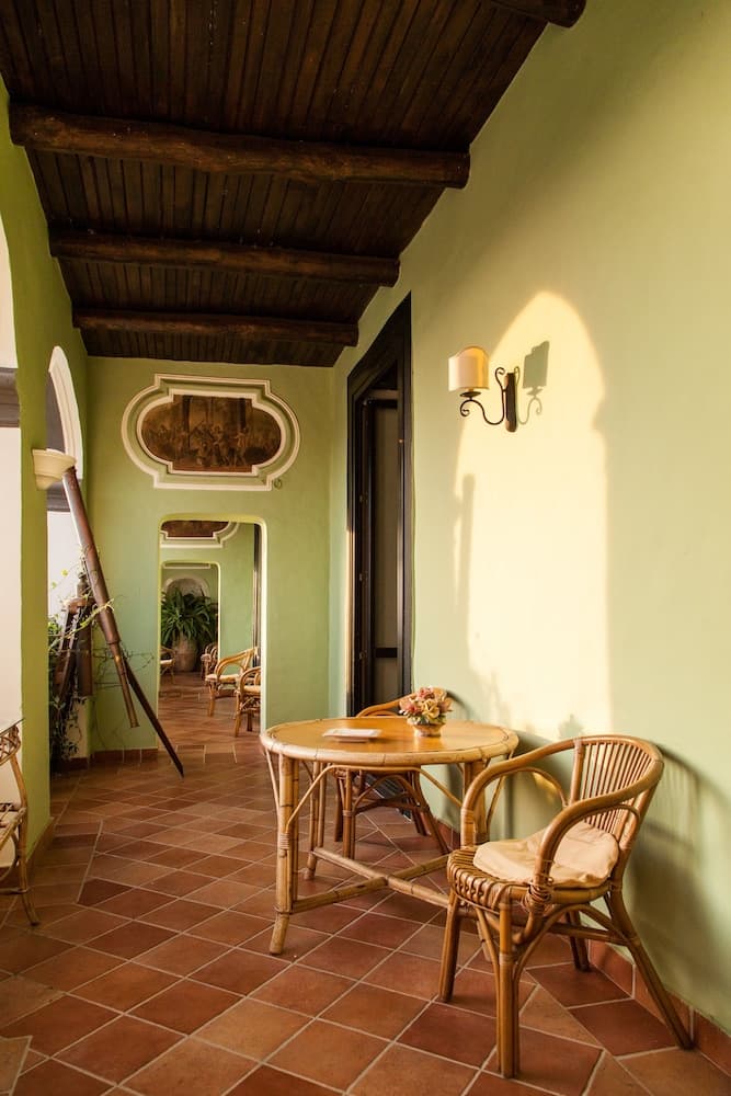 Domus Laeta