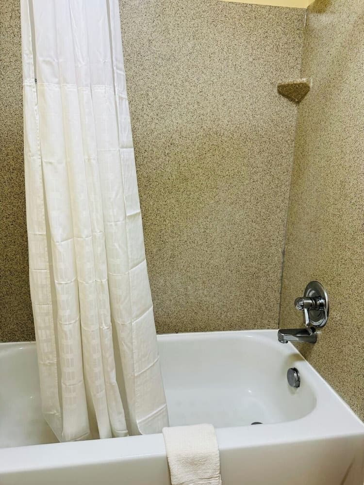 EXECUTIVE INN