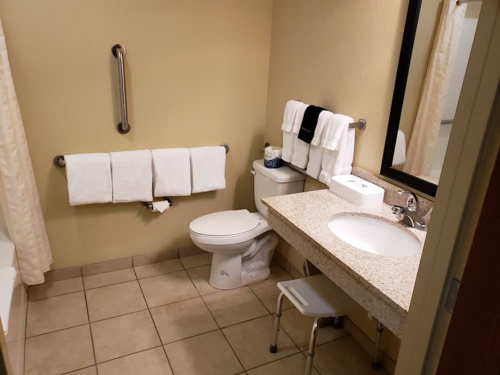 Cobblestone Inn And Suites
