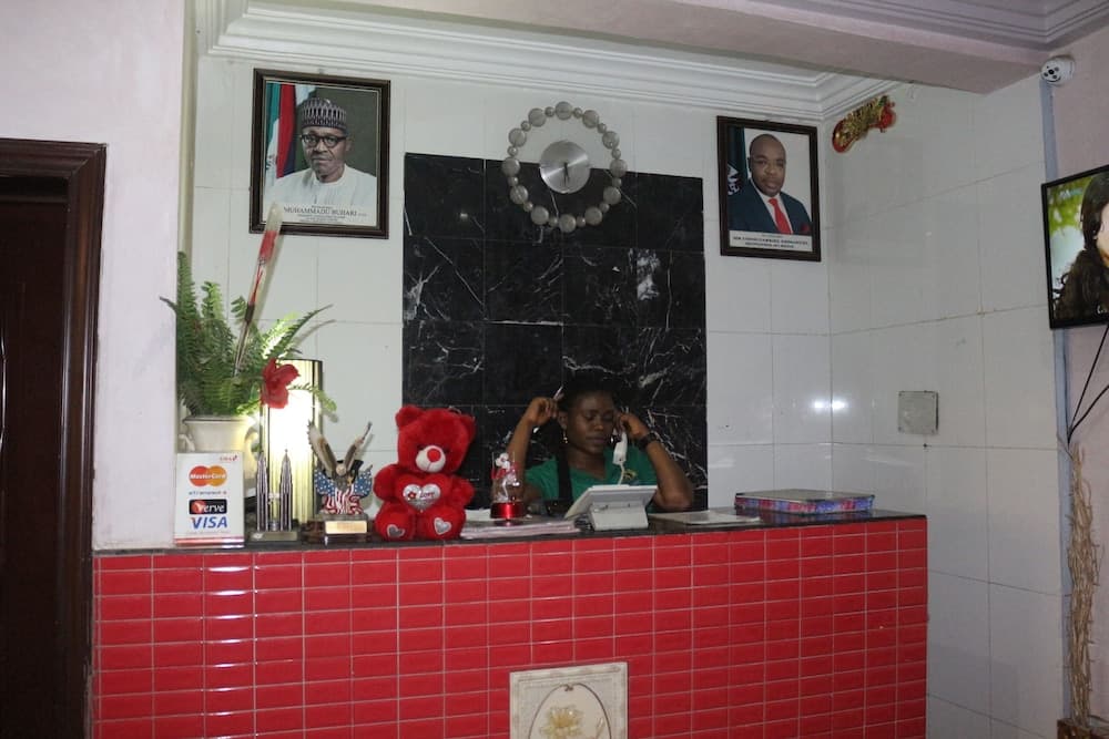 Albert Suites