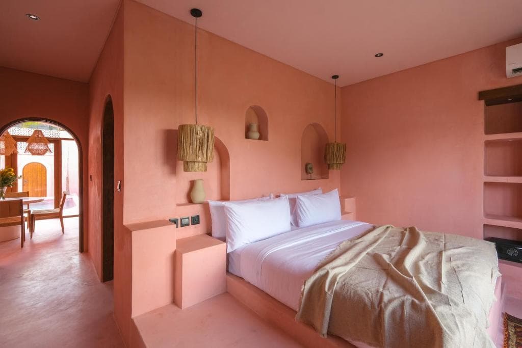 Villa Ella June