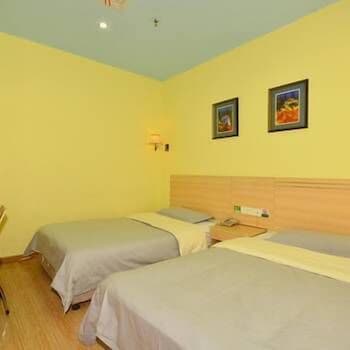 77 Chain Traders Hotel
