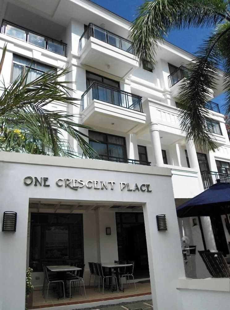 One Crescent Place Hotel