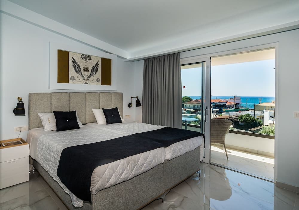 Ionis Art Hotel