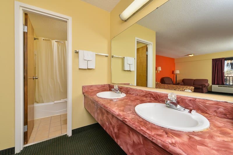 Super Value Inn
