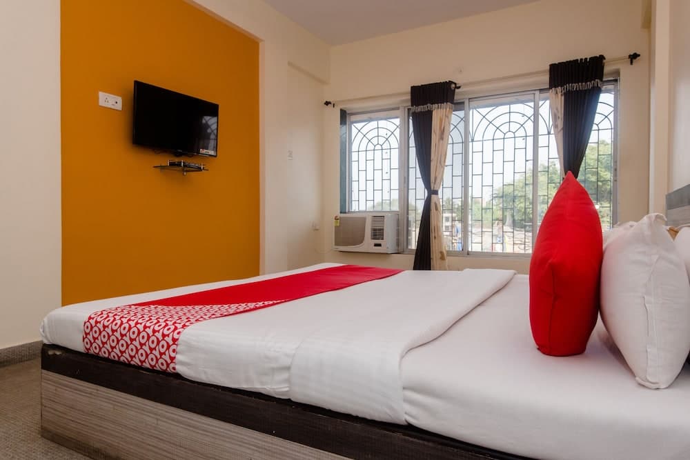 Oyo 26206 Hotel Paras