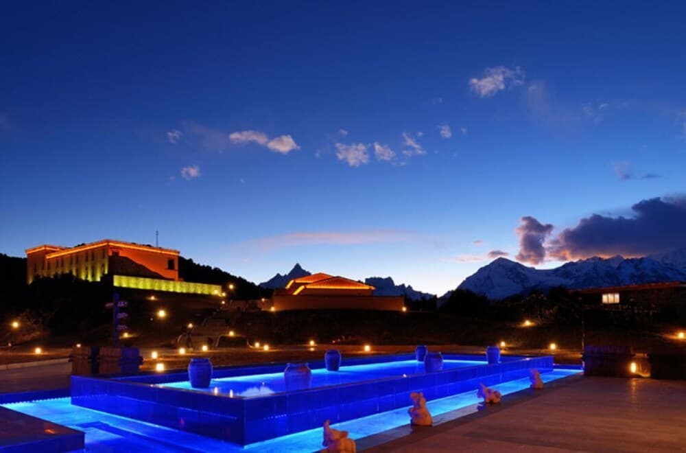 High Mountain Resort Deqin