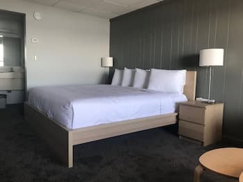 Harbor Inn