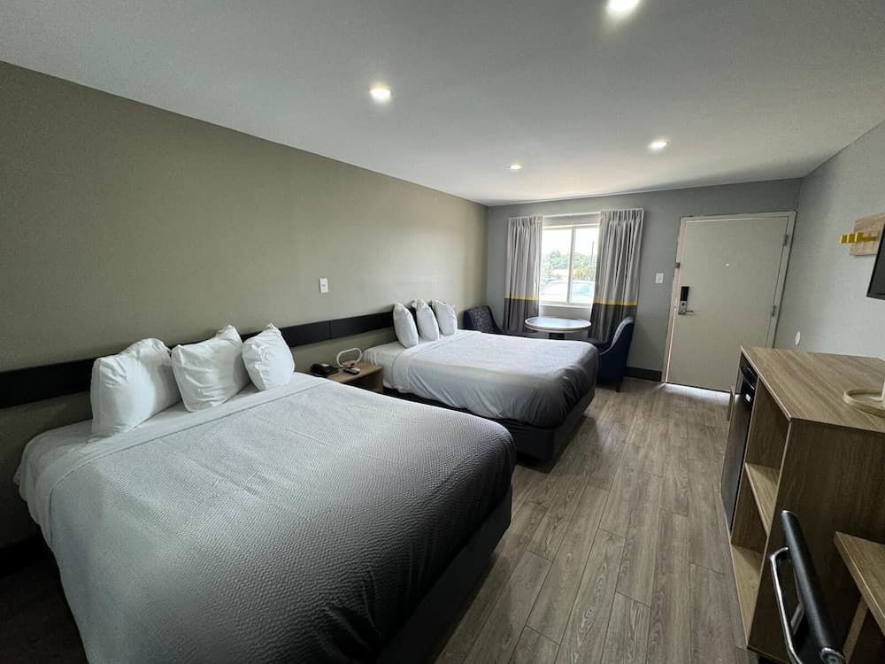 Super 8 by Wyndham Hazleton