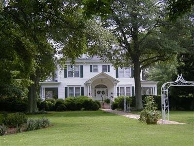 Walnut Lane Inn Bed and Breakfast