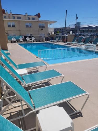 Aquarius Motor Inn