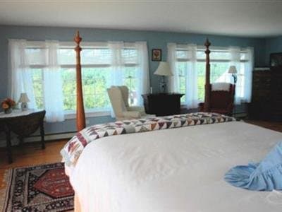 Apple Hill Inn