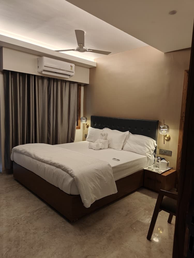 Sakthi Holiday s Inn