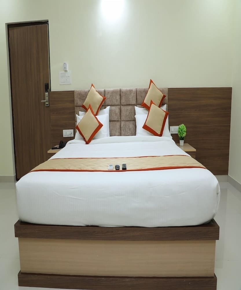 Hotel 8th Mile Suites