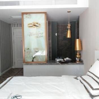 Lock Hotel