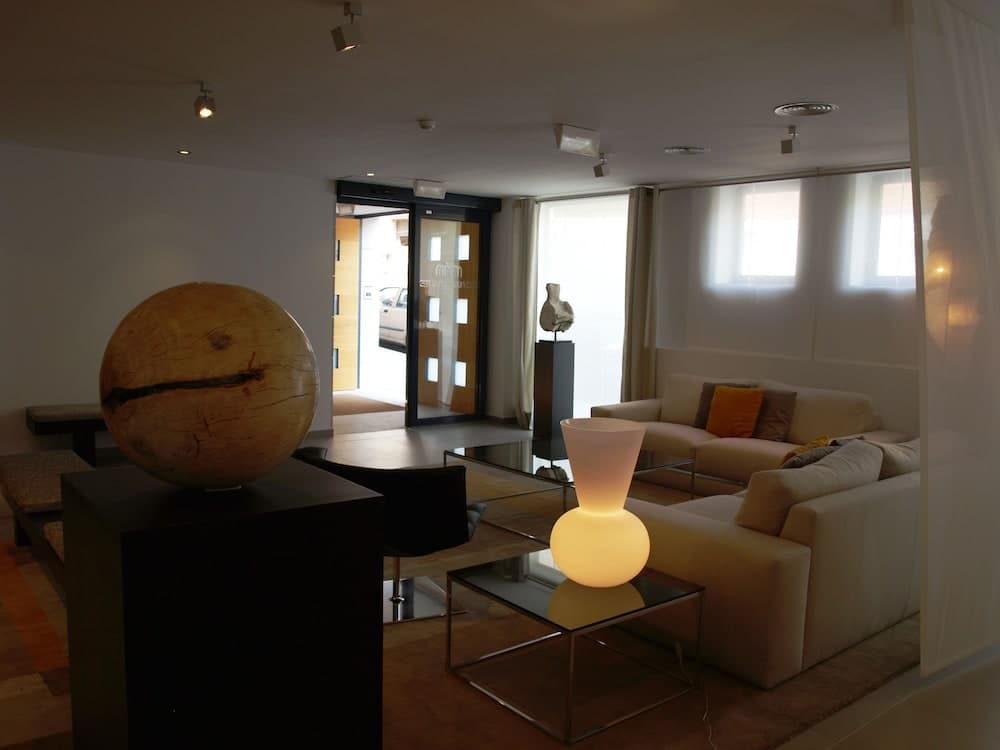 Eco Alcala Suites