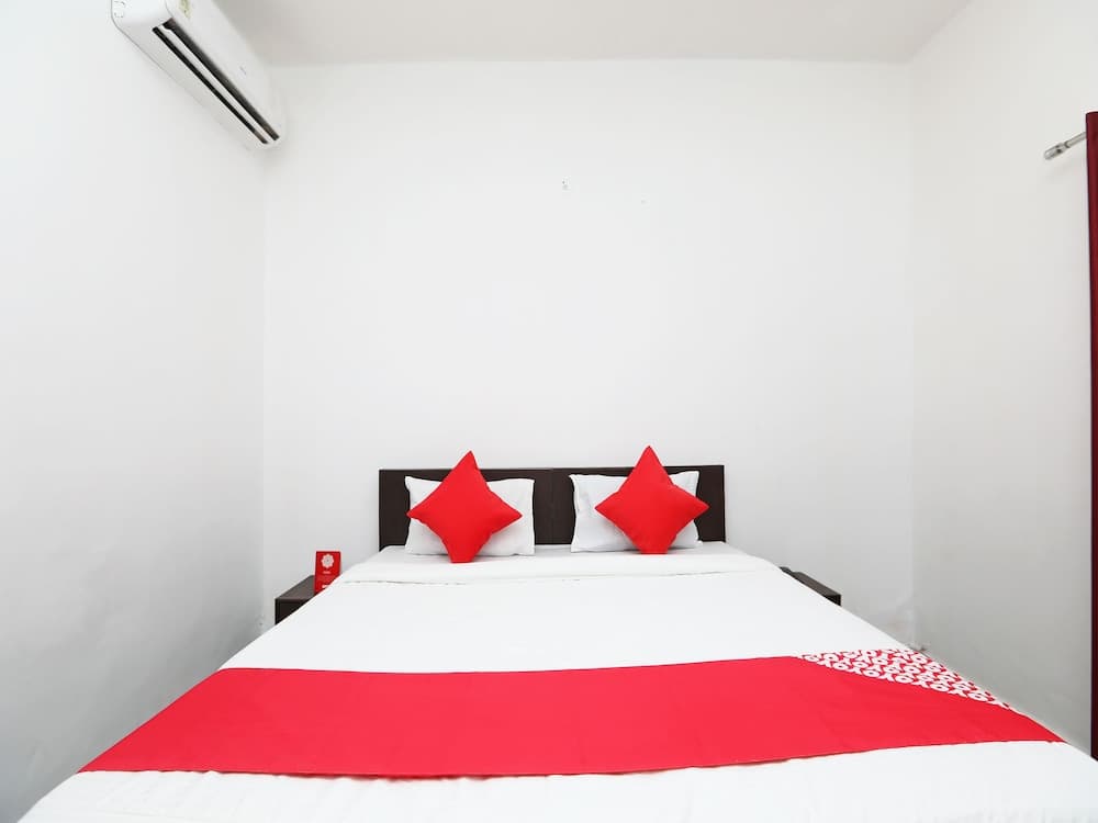 OYO 36700 Moonlight Residency