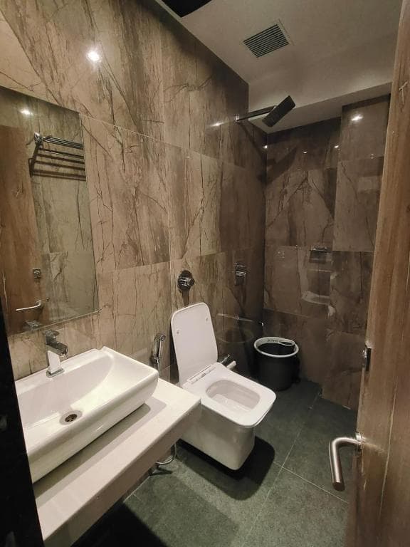 MIG SUITES