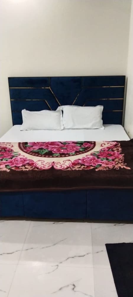 Goroomgo Kunj Residency Mathura