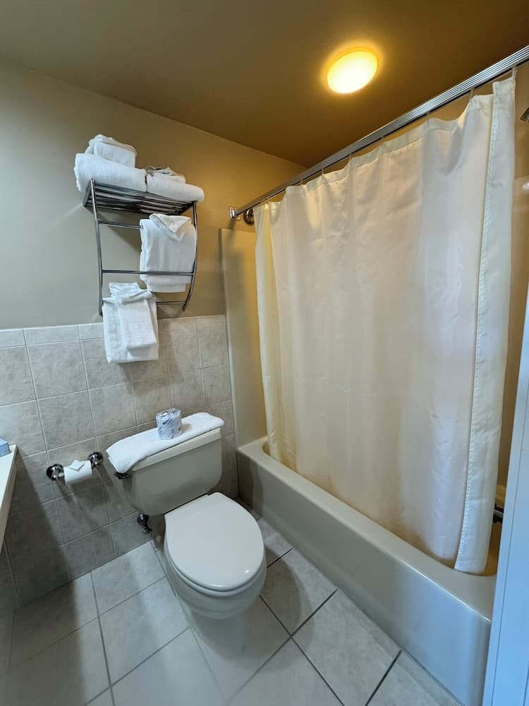 Ebb Tide Suites