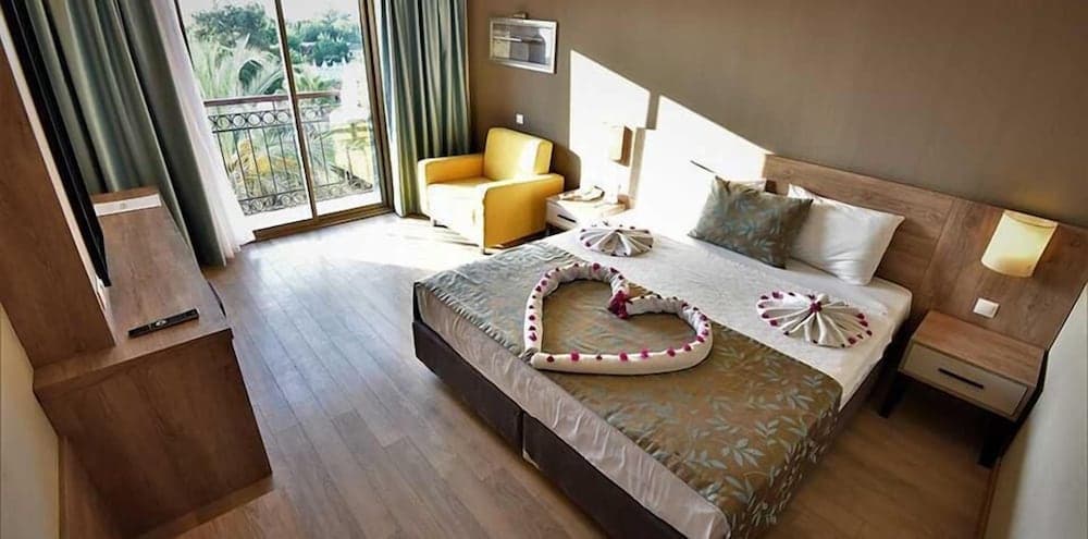 Lucida Beach Hotel