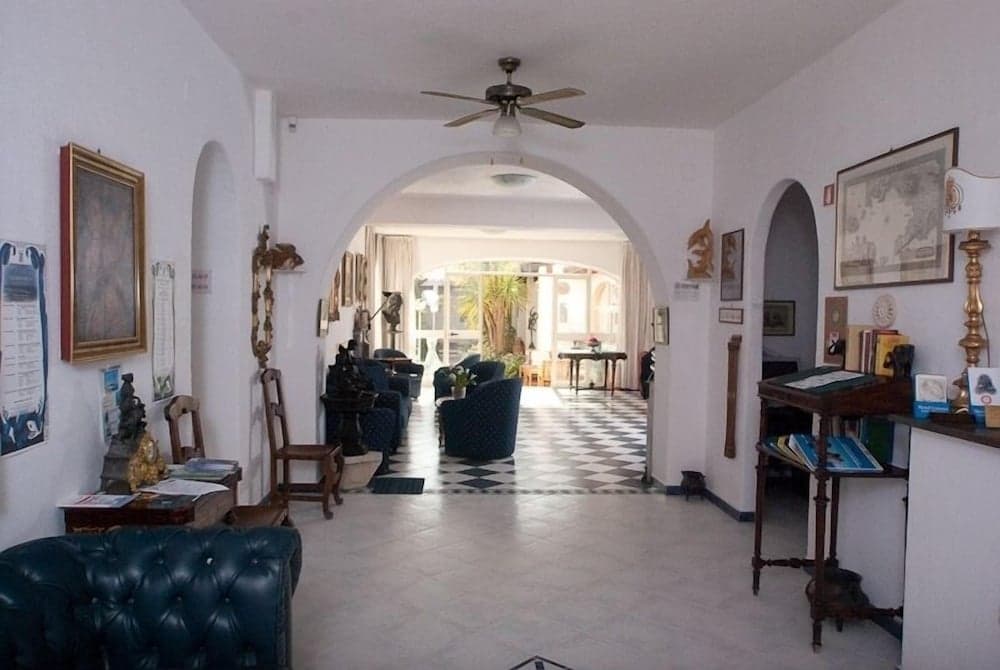 Corona Hotel