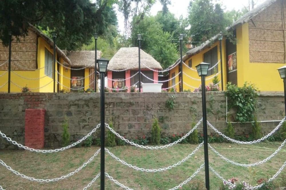 Lazy Bear Resort & Cafe